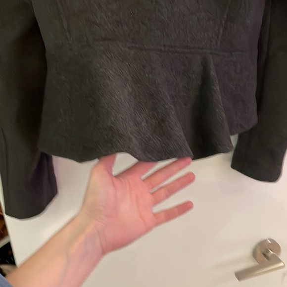 Gorgeous women’s 100% wool Elie Tahari winter coat. - Picture 4 of 16